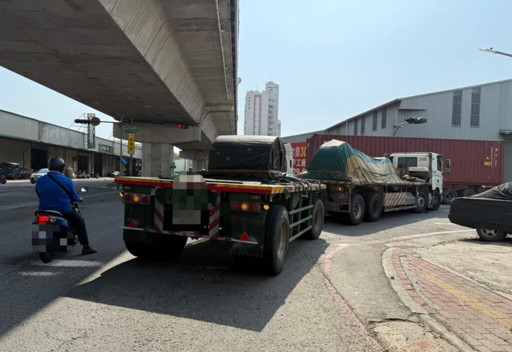 高雄死亡車禍　單車婦遭右轉聯結車輾斃