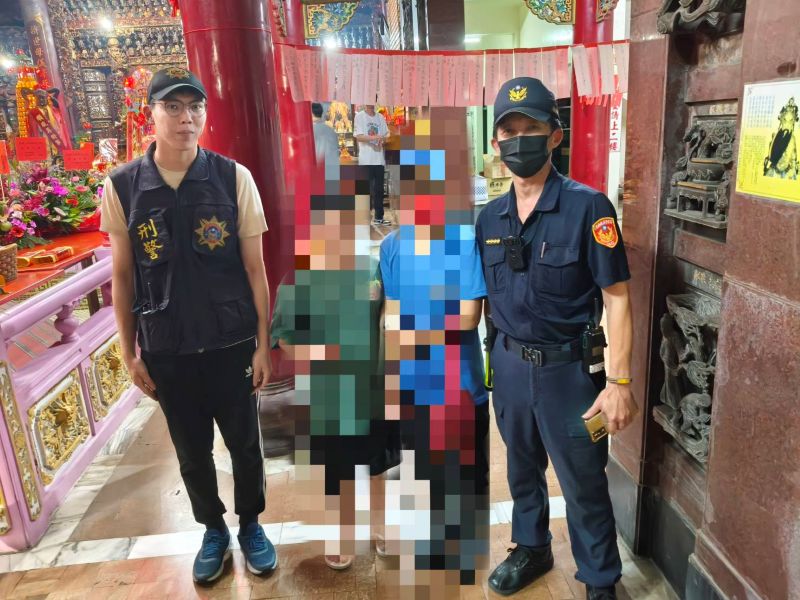 東港警助廟會走失男童團圓