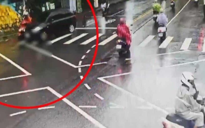 轎車右轉擦撞同向機車　騎士重傷送醫不治