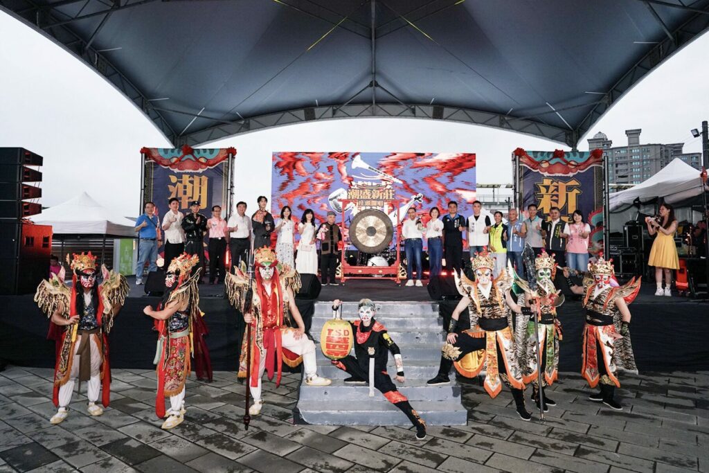 潮盛新莊「庄頭開唱」音樂會盛大登場！侯友宜與大師敲鑼響鼓傳承百年文化記憶