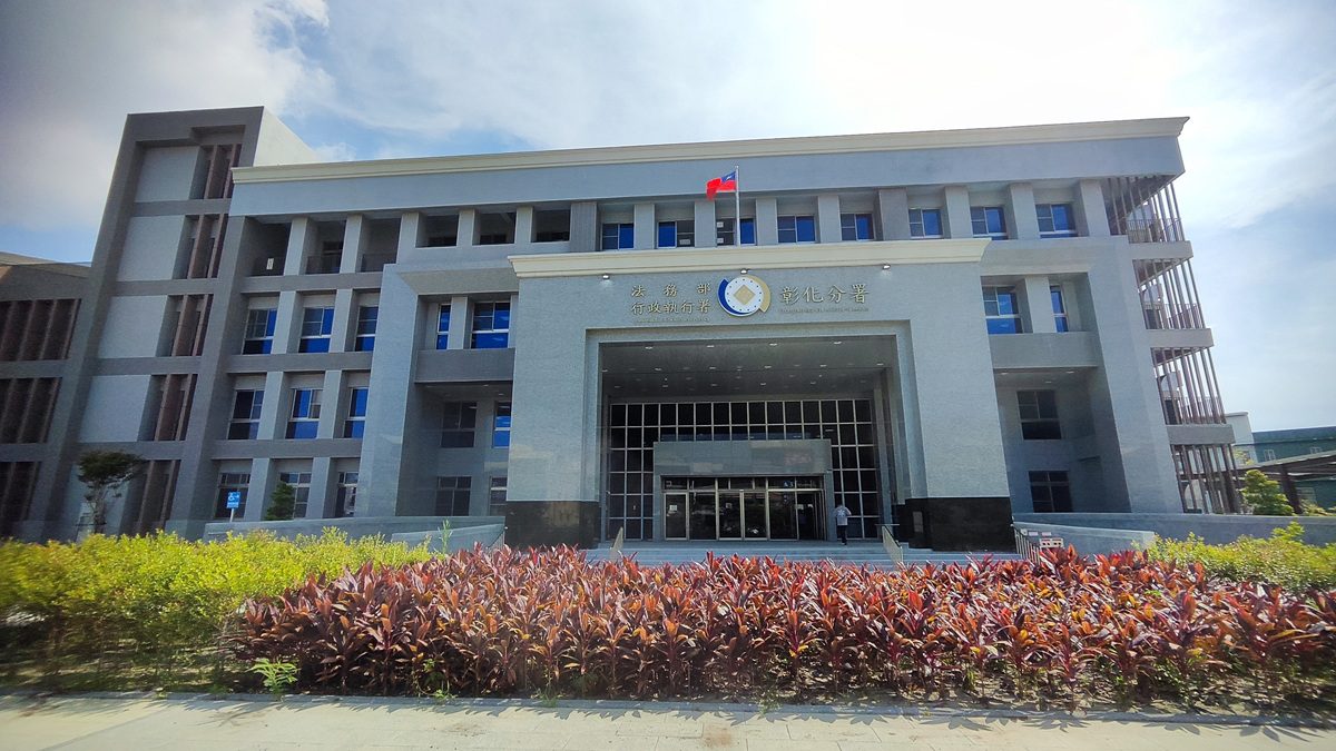欠稅豪車躲地下停車場仍被找到  遭拖吊後38萬元全繳清