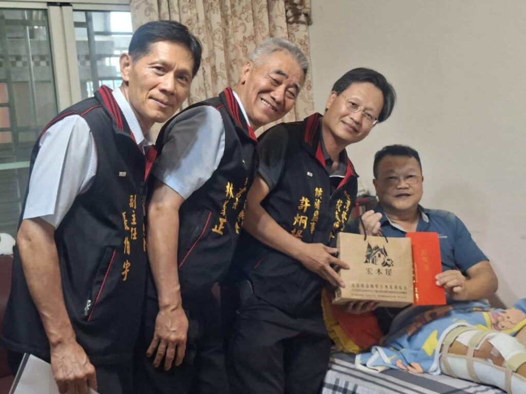 鐵漢柔情！警專校友總會不畏風雨 暖心慰問英勇緝毒負傷同仁