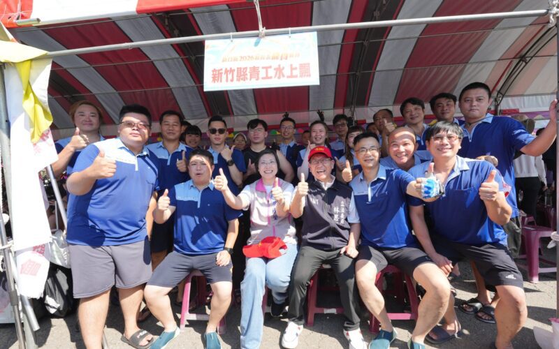 徐欣瑩出席新竹縣長盃龍舟賽　獲民眾高喊凍蒜　期許縣政大船乘風破浪