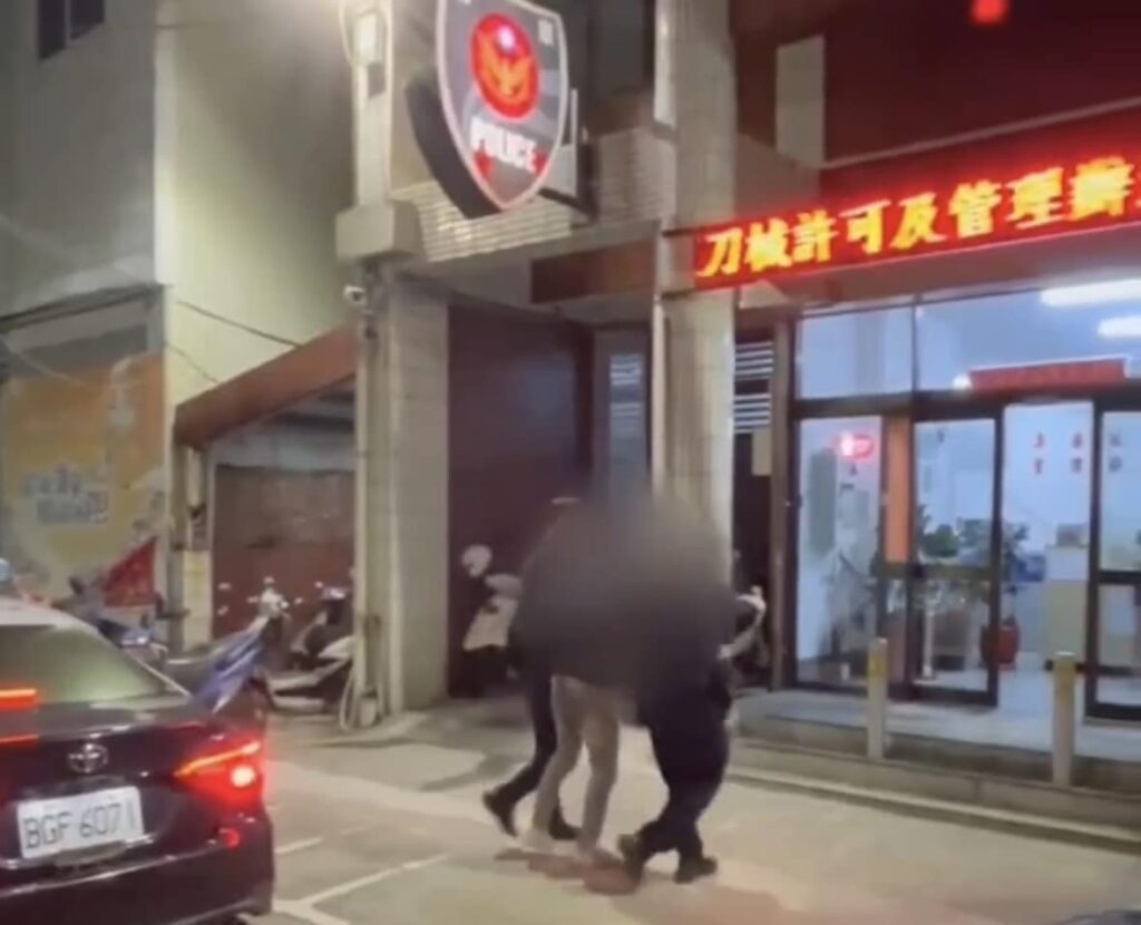 拒檢狂逃還擦撞3車　嘉市警停車場圍捕毒駕男