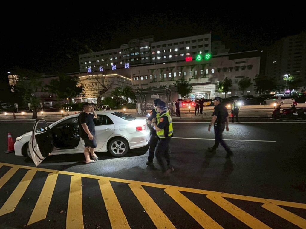 嘉市警攜保五「封閉式路檢」　酒毒駕掃蕩一夜查獲11案