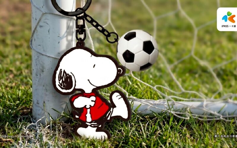 GOAL 　史努比陪你瘋世足　一卡通「SNOOPY踢足球」　立體配件卡 6/10 超萌開賣