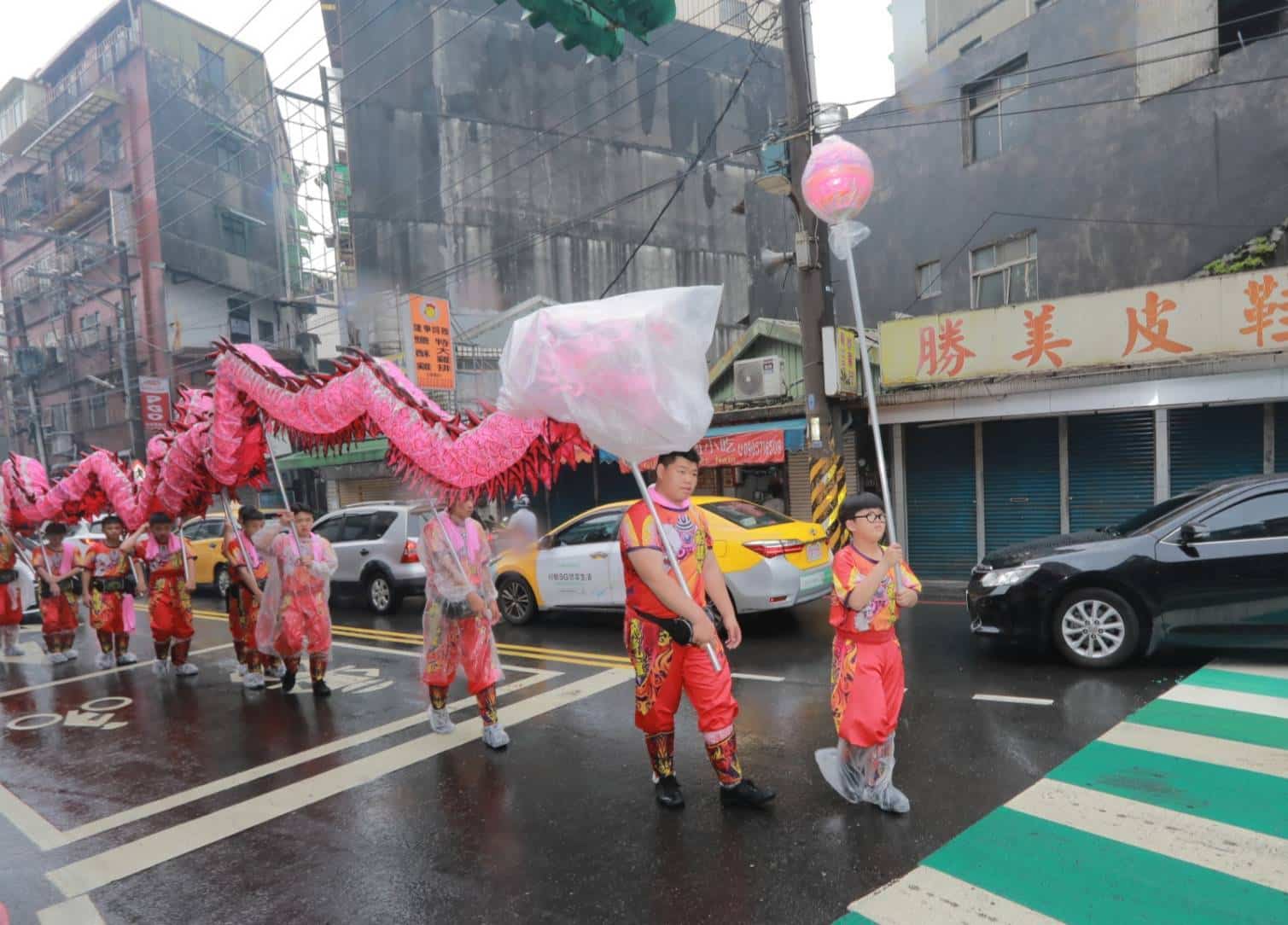 蚵殼港14里迎媽祖遶境盛大登場　邱佩琳與民眾同行祈安求順遂
