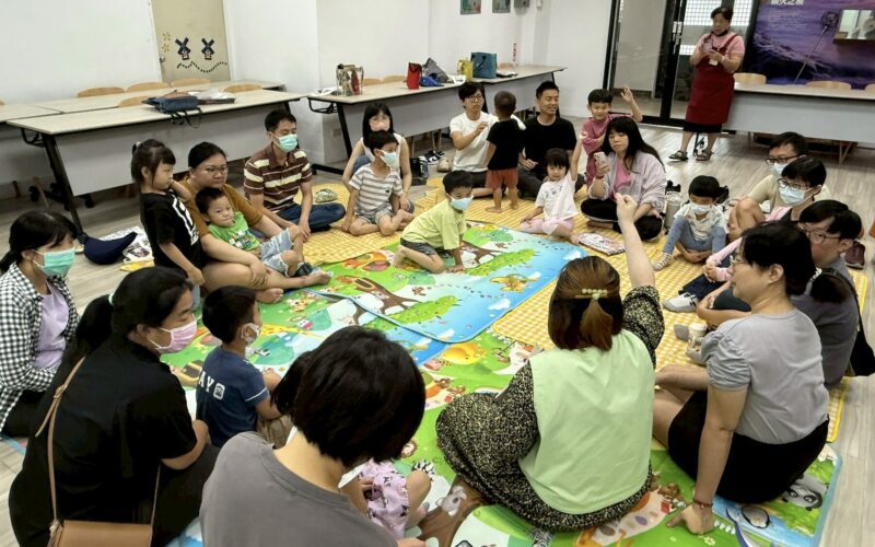 玩遊戲看見孩子的成長樣貌！新北社會局推「情緒小怪獸」共讀活動     增能家長成為孩子的情緒導師