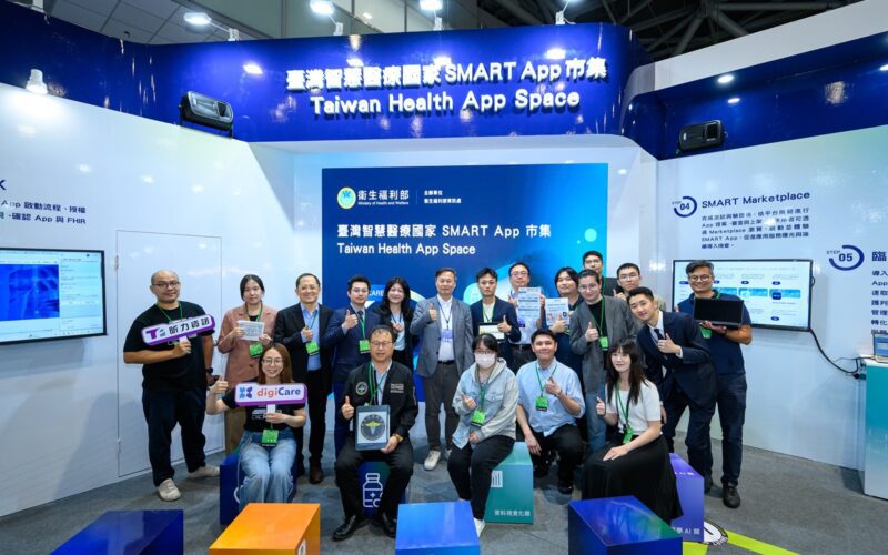 全台唯一SMART 50地區醫院  員榮AI智能醫囑系統登上大南方智慧健康展