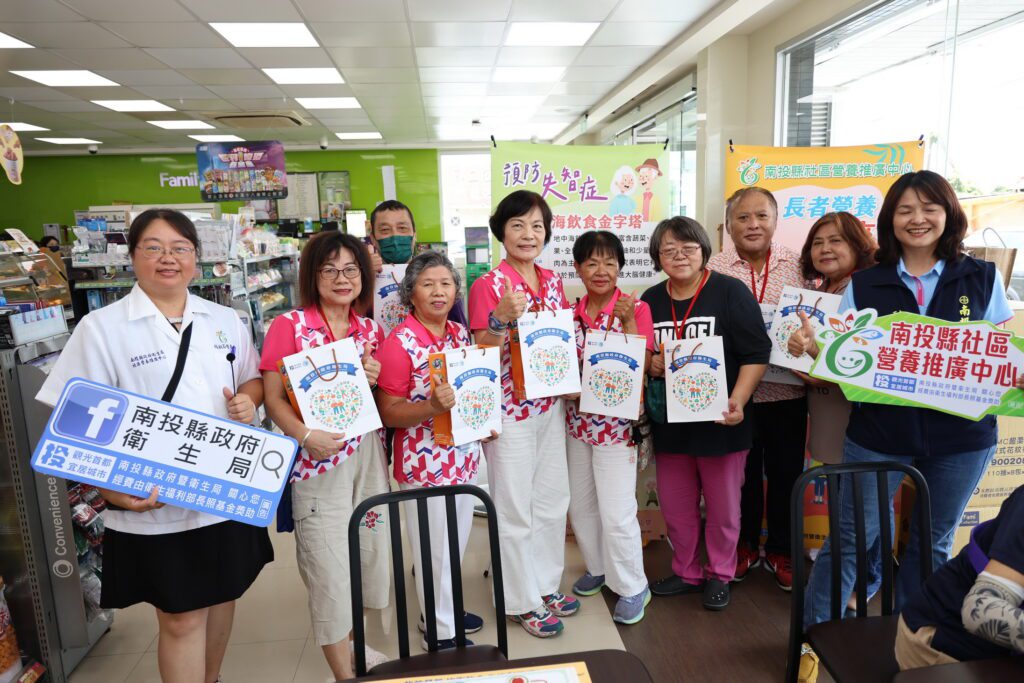 社區營養師前進全家！南投縣推「超商健康購」教銀髮族聰明挑三餐
