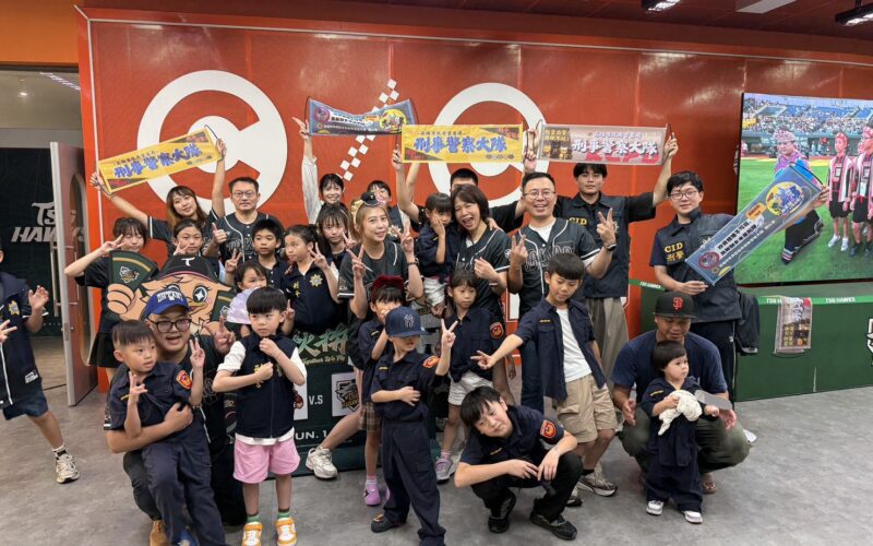 【萌、夯、棒】警鷹攜手打造犯罪預防《警察節親子棒球日》嘉年華，反詐反毒護幼、向波麗士致敬
