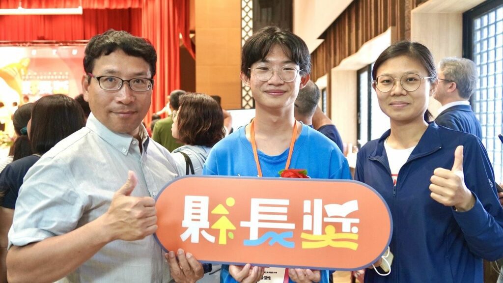 屏東縣114學年度縣長獎頒獎典禮　 337位優秀畢業生獲表揚