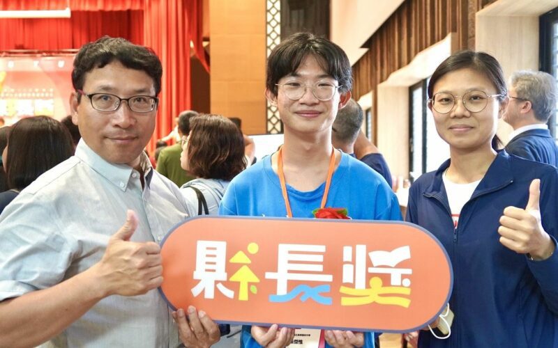 屏東縣114學年度縣長獎頒獎典禮　 337位優秀畢業生獲表揚