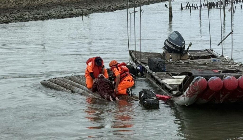 臺南豪雨民眾落海 海巡爭分奪秒救援