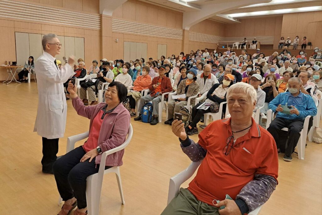 新北市社會局舉辦晚美人生講座  李嘉富醫師分享抗老與腦心保養術