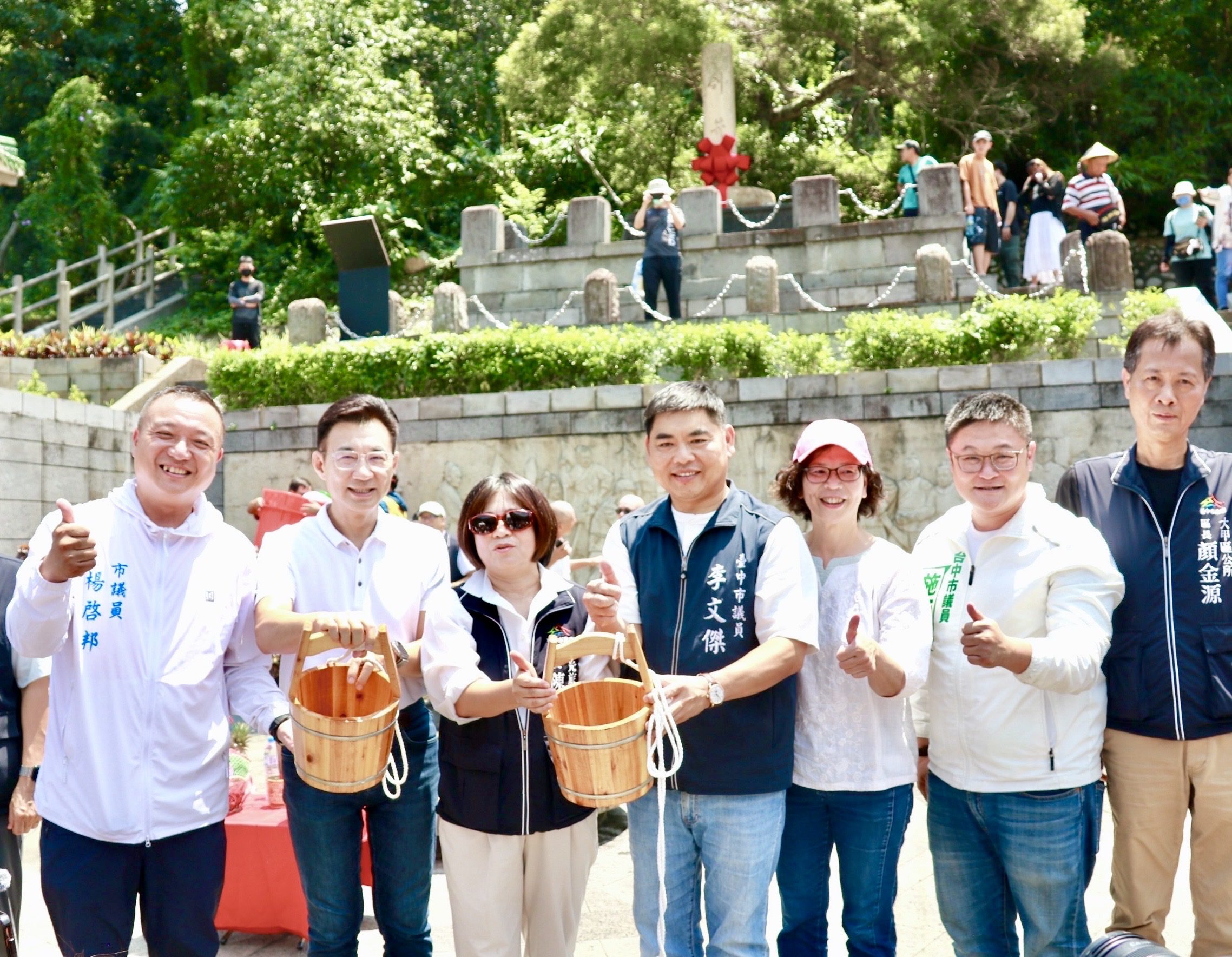 錯過等明年！大甲鐵砧山劍井湧千人 500瓶開運午時水一小時搶空