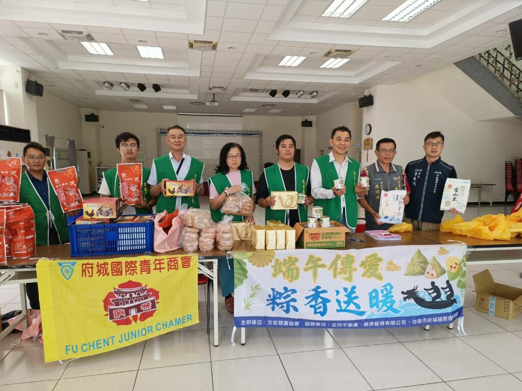 文宏慈善會端午節前夕至南區彰南里和明興里致贈物資
