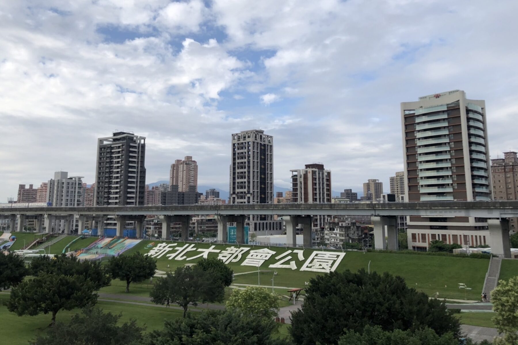 買氣大回溫！新北5月買房過戶近4千棟     地政局公布最新數據：比上月暴增12.4%