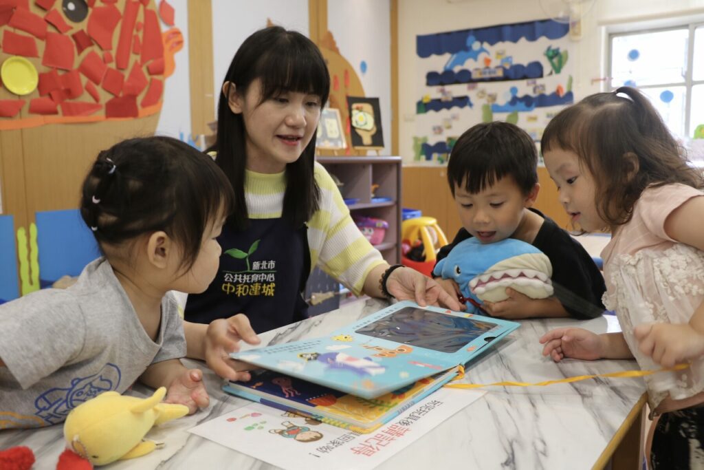 感統運動、黏土、積木課通通有！中和連城公托親子館變身「育兒寶地」     專業課程成社區父母最愛