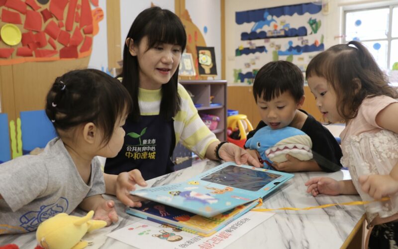 感統運動、黏土、積木課通通有！中和連城公托親子館變身「育兒寶地」     專業課程成社區父母最愛