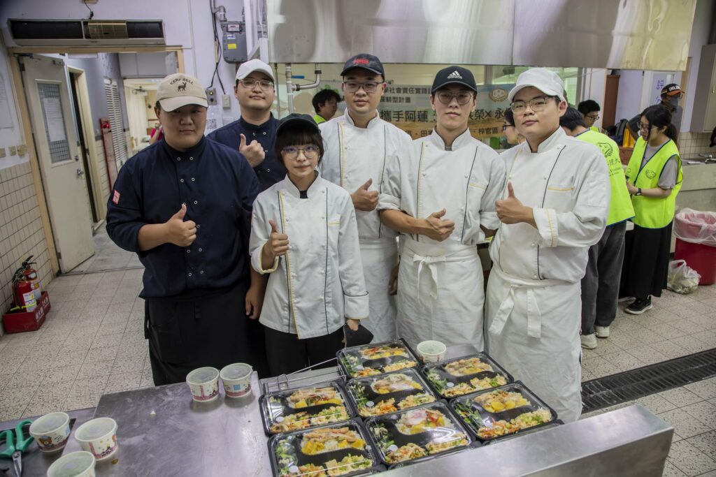 打造綠色餐桌 嘉藥餐旅系用在地食材奪下銀髮低碳餐盒冠軍