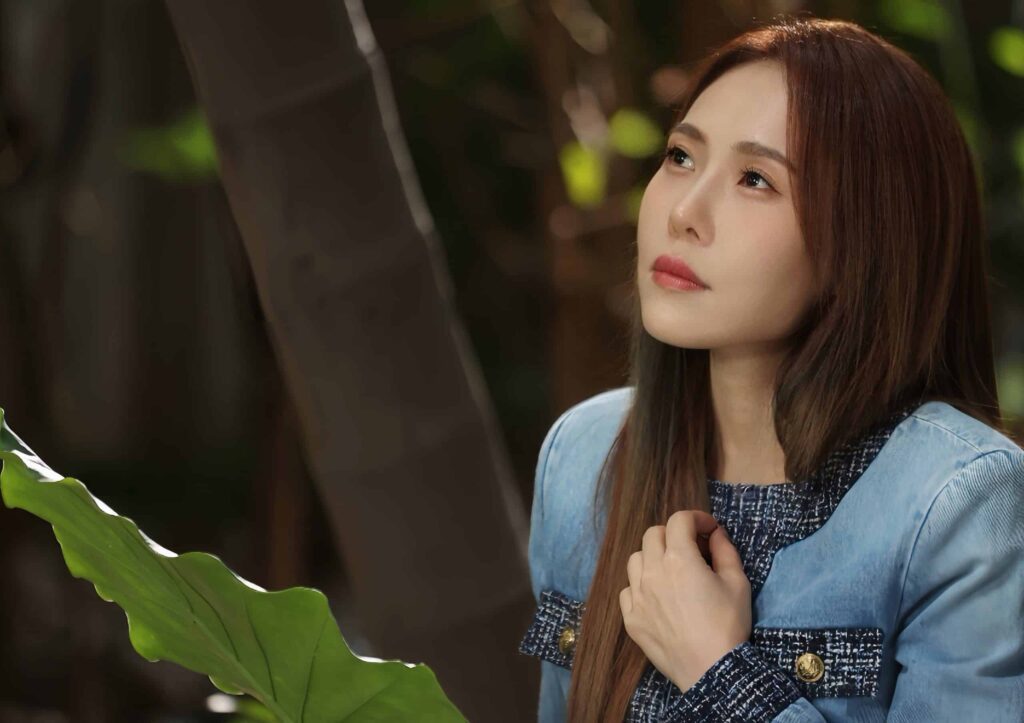 吳申梅在近日大小雨滴滴答答的天氣裡 唱給每位曾淋過雨的女人體悟