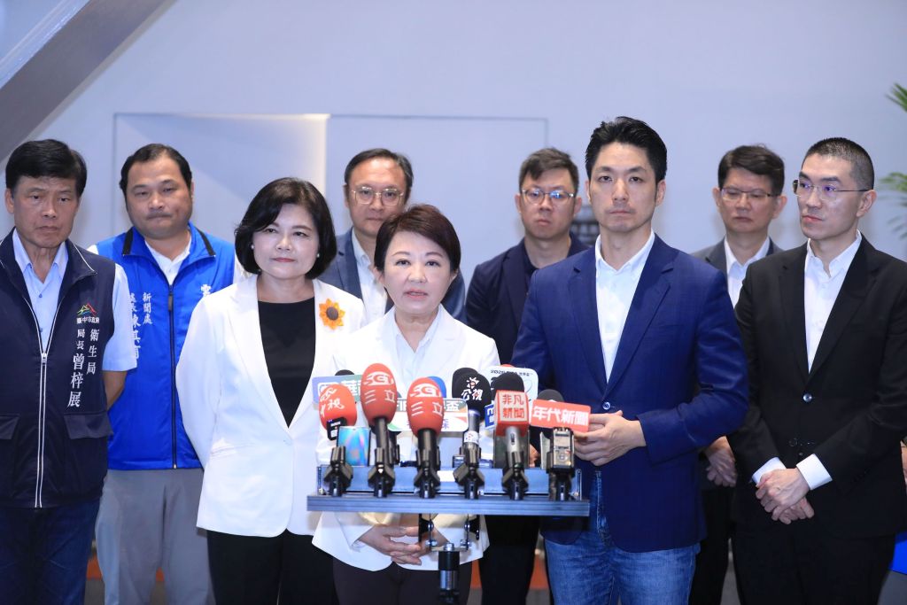 「中聯毒油風暴」炸出政壇奇蹟？陳學聖揭秘盧秀燕「上善若水」的隱形整合力