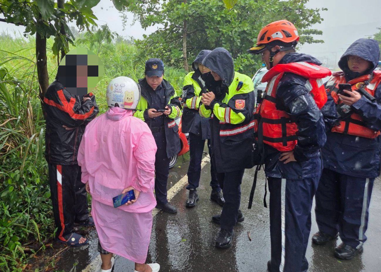 強浪來襲仍不顧安全闖入警戒區  8人違規遭海巡取締