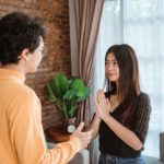 總是說「沒關係」的妳其實受夠了吧？低自我價值感的6個自傷行為