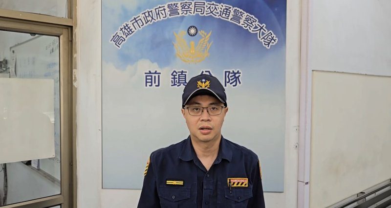 港灣新聞網／高雄公車撞上站亭！靠站下客失準釀事故　幸無人傷亡