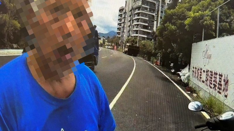 港灣新聞網／老翁騎腳踏車一路搖晃！民眾誤以為酒駕報警 內埔暖警查明真相暖心協助返家
