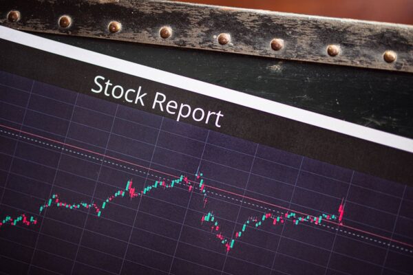 上半年狂飆 75.4% 登頂！00929 憑「100% 科技純度」制霸高股息 ETF 江山