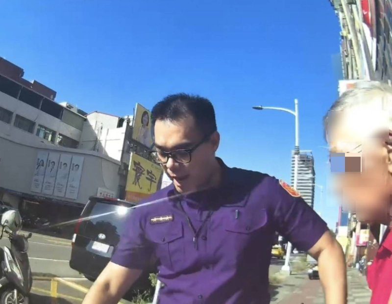 港灣新聞網／竊嫌偷完商品變裝逃逸仍被認出！高雄警鷹眼巡邏當街逮人依法送辦