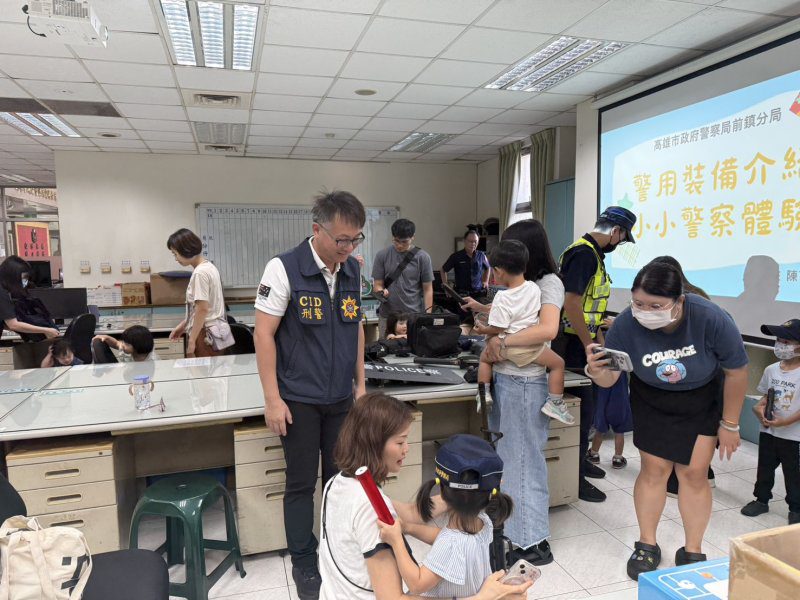 港灣新聞網/警察叔叔來開箱！前鎮警分局攜手草衙親子館　小小警察體驗寓教於樂