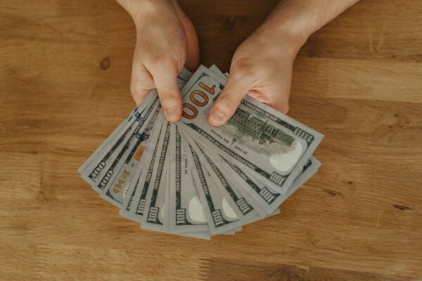 00929一檔拚月領1萬元！股魚：比0056、00878、00919三合一少走30萬本金冤枉路