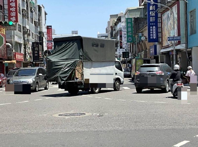 港灣新聞網／高雄五福、林森路口重大車禍！22歲重機騎士遭撞送醫不治　警方調查肇因