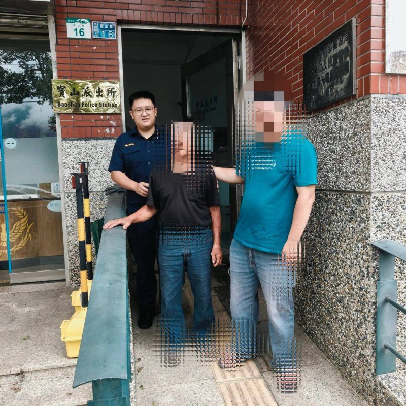 港灣新聞網 / 85歲失智老翁騎車「巡田水」迷航近百公里　六龜警深山尋獲助平安返家