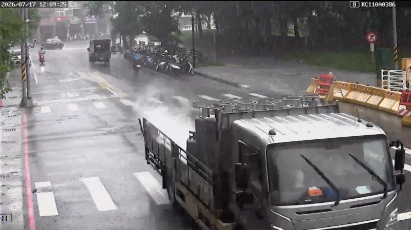 港灣新聞網／Threads瘋傳瓦斯貨車疑外洩！鳳山警循線查辦　涉公共危險依法究責