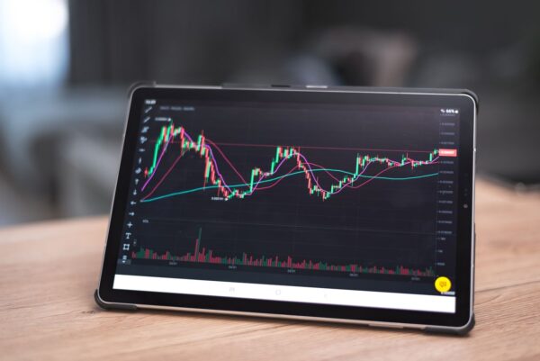 官股買盤回來了！高股息ETF近兩周吸金23億　0056、00929最受寵
