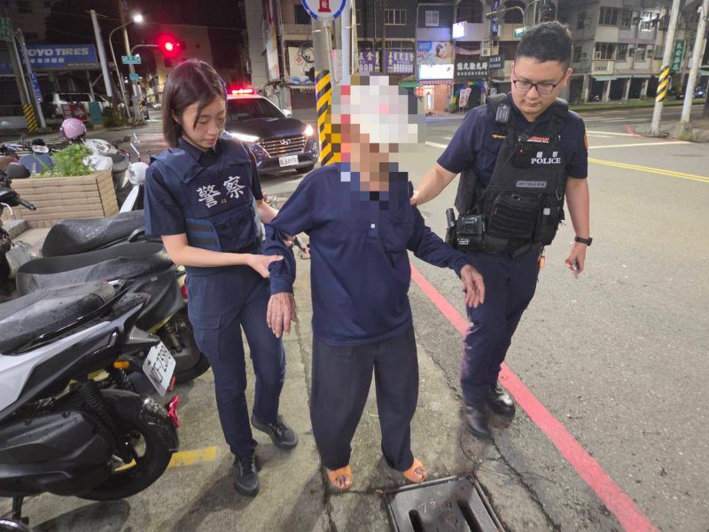 港灣新聞網／凌晨2點暖心守護！實習女警首次出勤　攜手楠梓警助85歲迷途翁平安返家