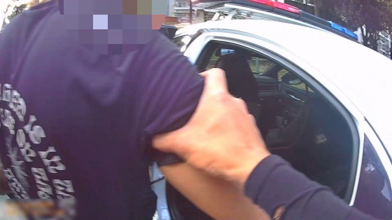 港灣新聞網／鞋子掉了還想逃！鼓山警追捕失聯移工　違規罰鍰最高12萬2400元
