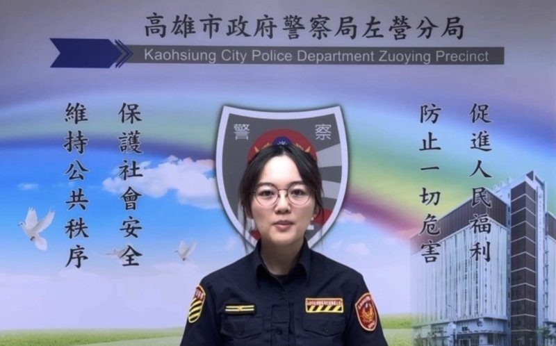 港灣新聞網／22歲騎士深夜自撞停車格轎車！左營民族一路車禍送醫　警方初判疑未注意車前狀況