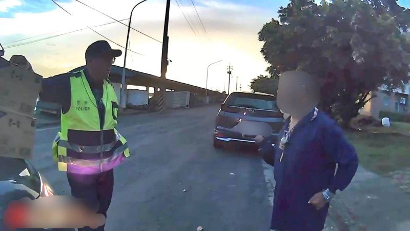 港灣新聞網／暖警奔走救人生！失業男露宿漁港3個月　所長媒合安置還自掏腰包修車