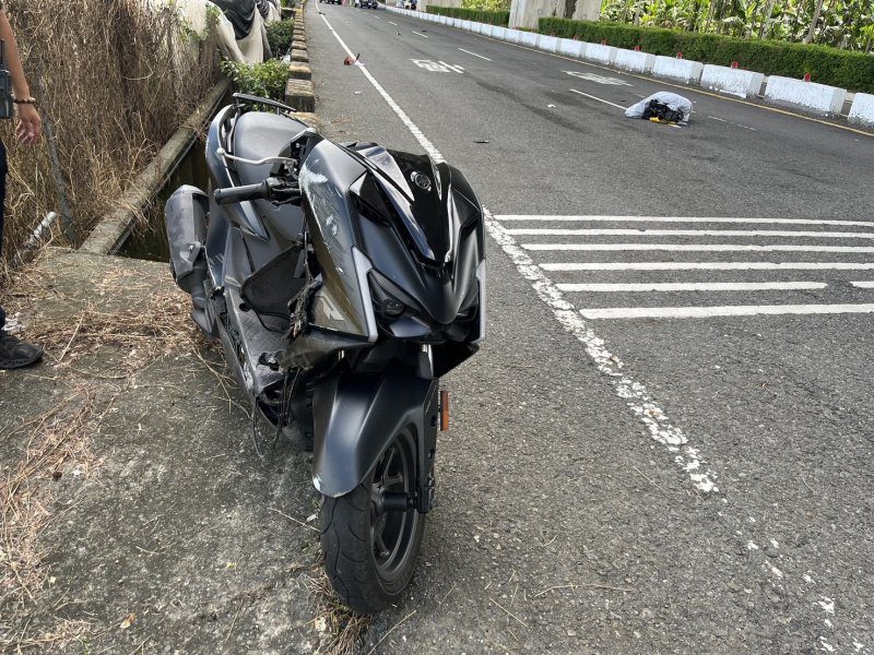 港灣新聞網／國道三號南州段平面道路死亡車禍！機車騎士自撞石墩摔落水溝　警調查肇事原因