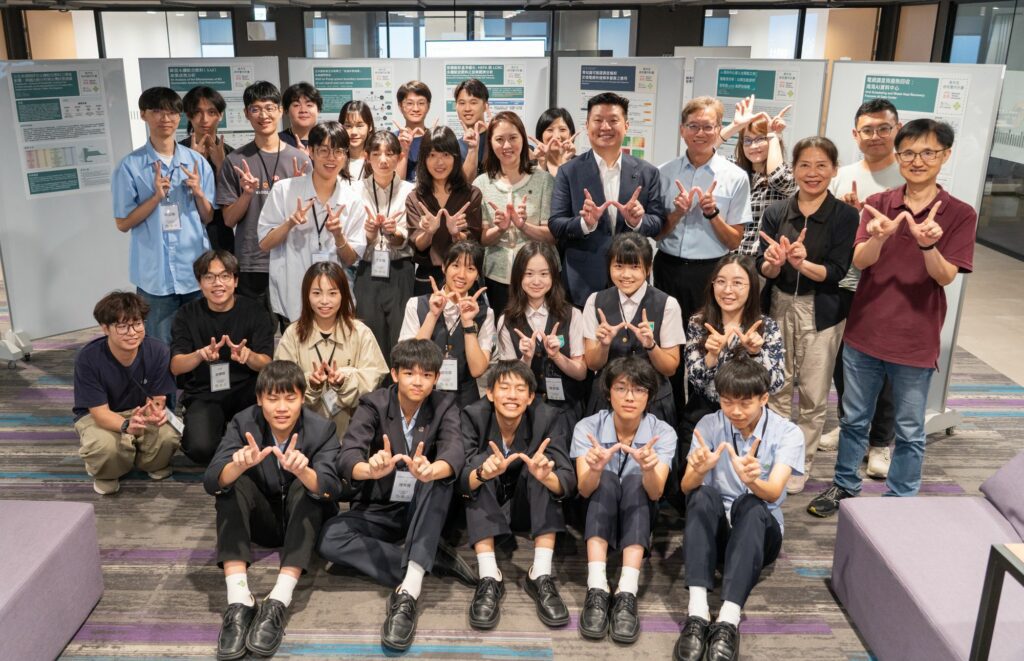 高中生走進大學研究室　薇閣學生探究航空燃料與資料中心減碳議題