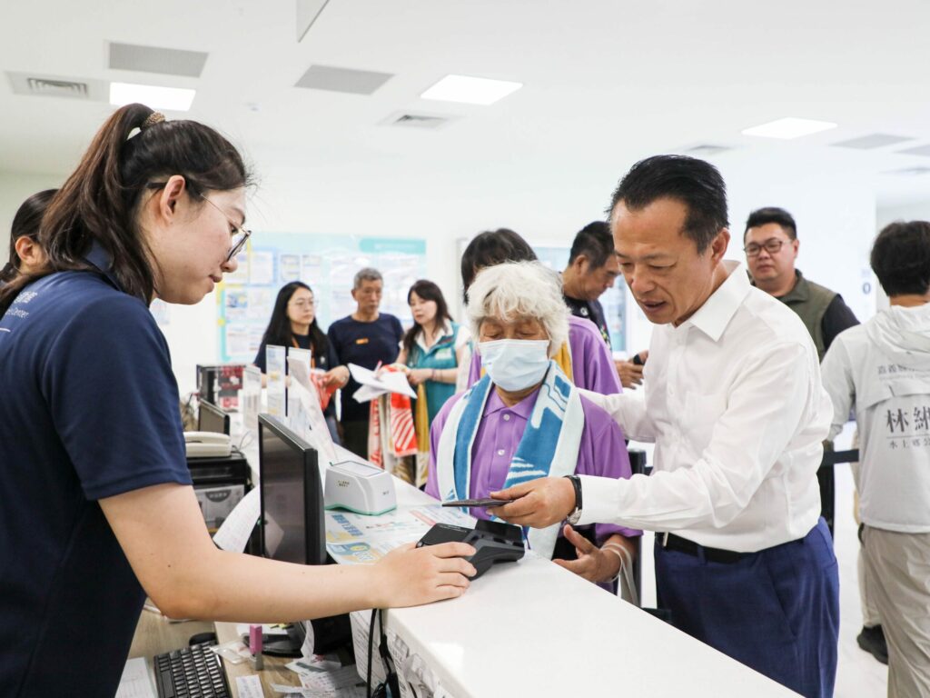 嘉義縣敬老卡、愛心卡福利再升級　刷卡就能進健身房運動