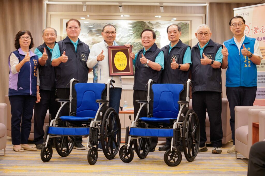 埔墘福德宮捐255台輪椅給新北輔具資源中心　另贈埔墘國小身障學童電動輪椅