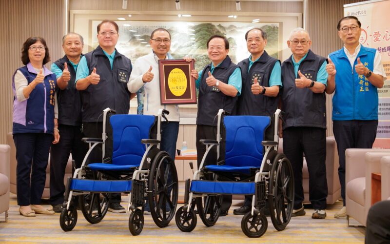 埔墘福德宮捐255台輪椅給新北輔具資源中心　另贈埔墘國小身障學童電動輪椅