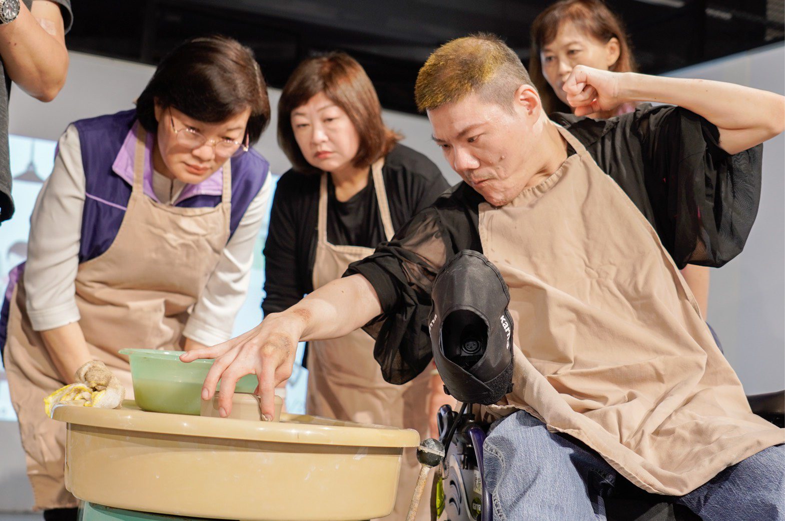 八里愛心教養院《陶藝.淘意》特展　腦麻院生陶藝作品登上滬尾藝文園區　即日至8月2展出