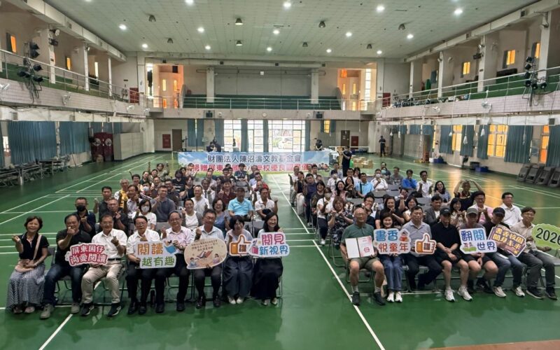 公私協力璀璨校園書香　陳沼濤文教基金會贈屏東縣國中小4,315冊圖書
